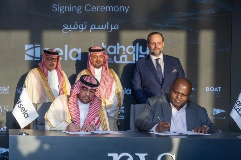 Officials from Sela and Tahaluf sign the agreement to host the Red Sea Yacht Show at Jeddah Yacht Club